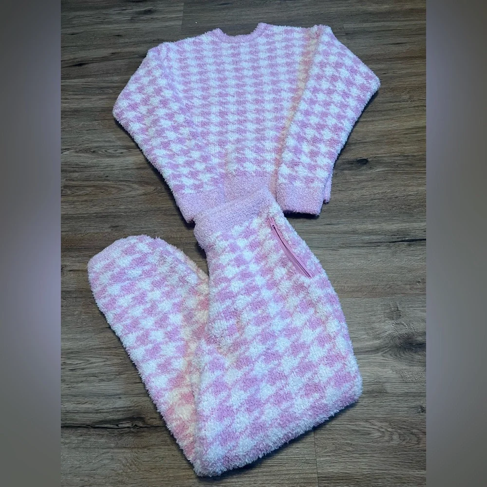 SKIMS Pink and White Pajama Set - Picture 4 of 15
